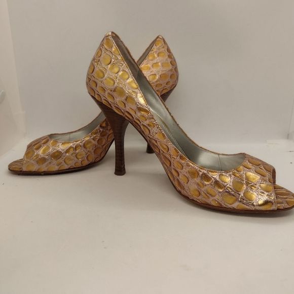 Enzo Angiolini Maylie. Gold Embossed Faux Croc Open Toe Pump. 3.5" Heel Size 7M. - Picture 5 of 7